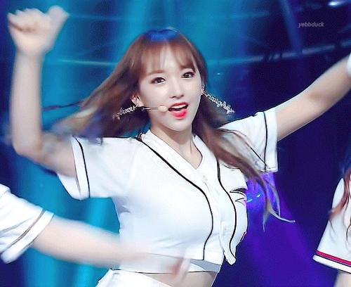 娱乐圈|最尴尬的事情：曾同一组合出道，如今我是选手，你却成了导师