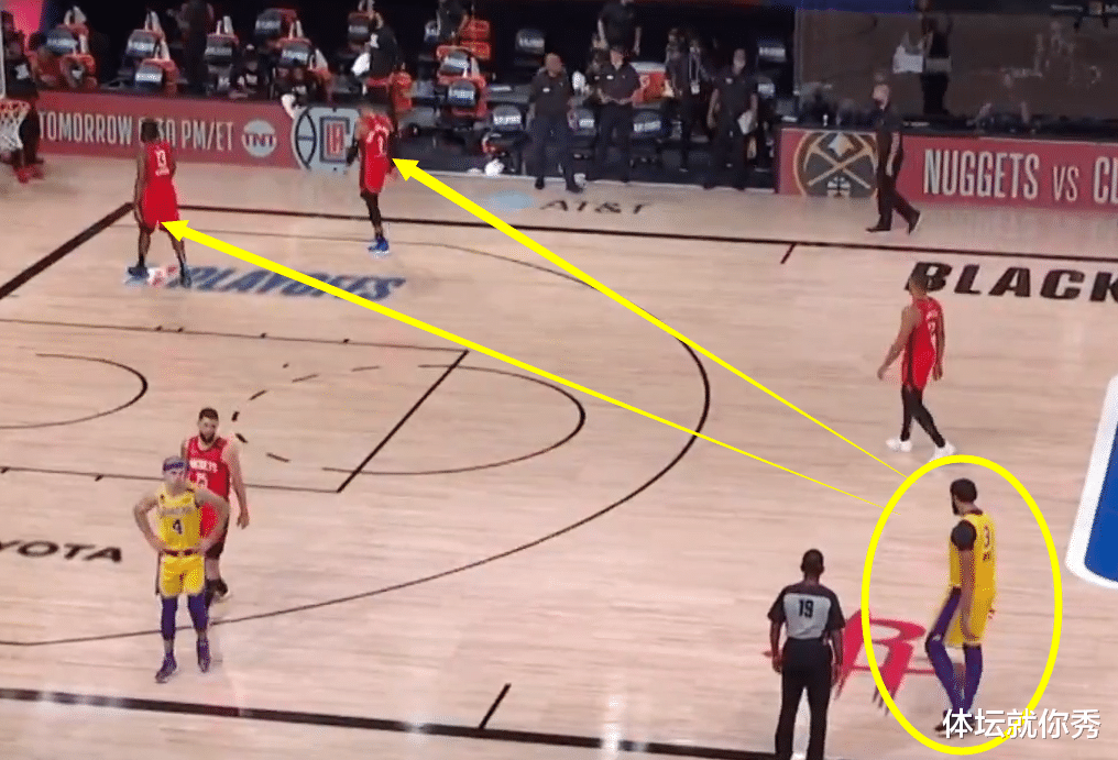 湖人队|最后4.2秒，湖人示意不打了，哈登气得扭头就走，谁注意威少的举动