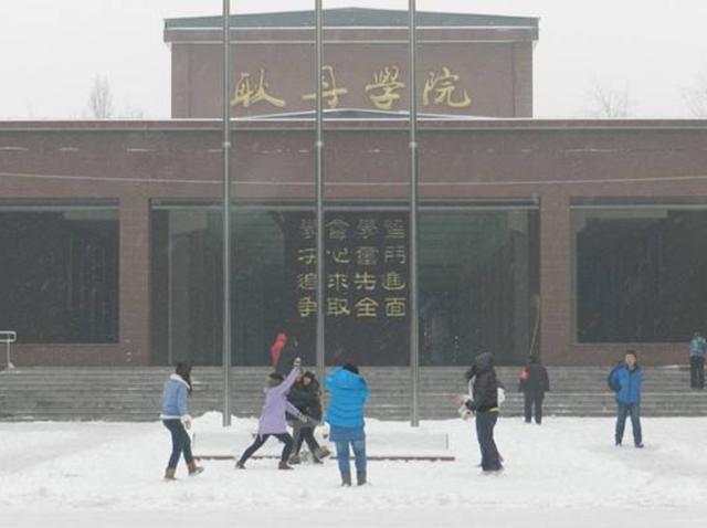 上海市|本科二批补录，这5所民办院校学费都超3万以上，过来人：别被坑