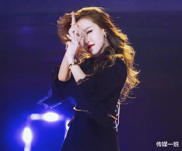 白冰|白冰的悲痛，影射出女明星群体里“依附派”的困境