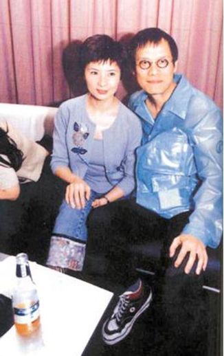 罗大佑|他与前妻约好丁克12年,却在56岁人工受孕生了娃,前妻情何以堪