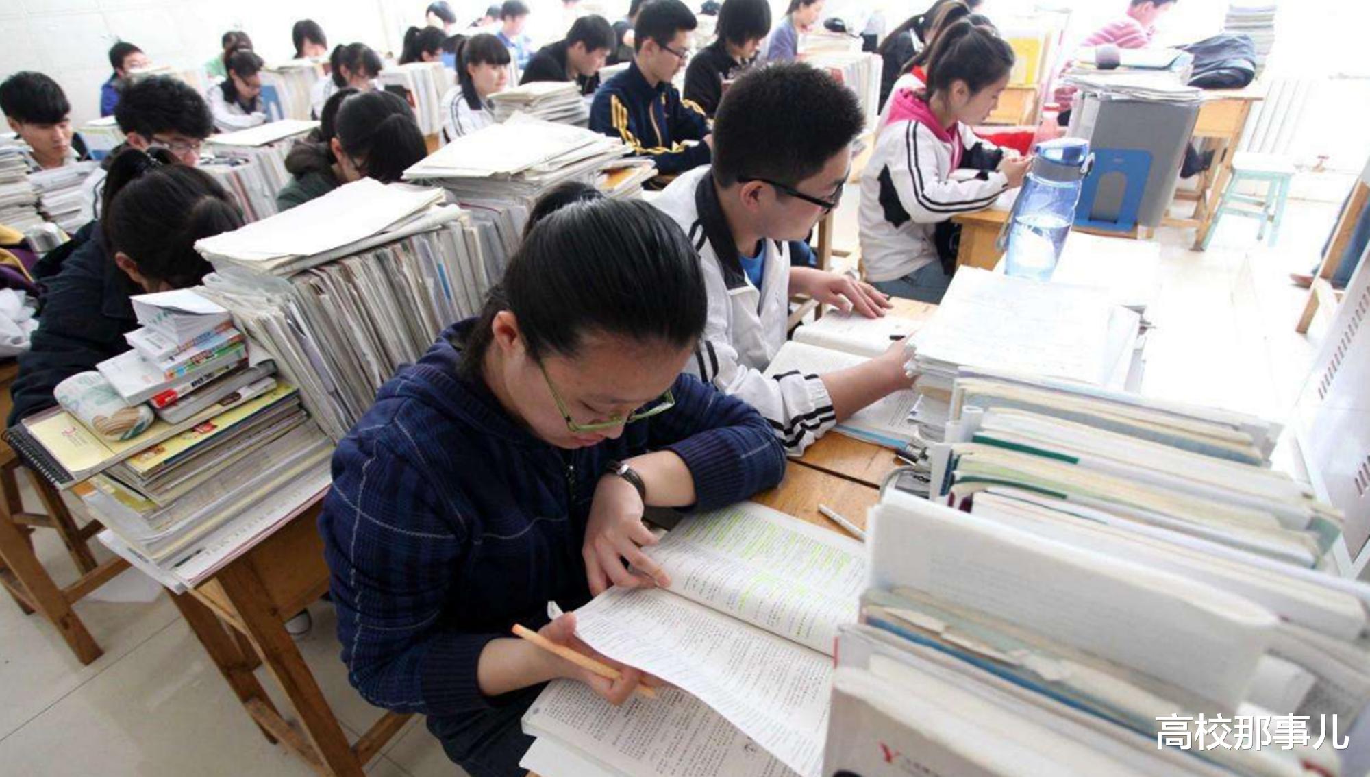 【】热门专业究竟值得报考吗？高考专家：这4个热门专业发展前景堪忧