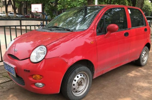 房车|05年的自动挡花冠和15年的手动挡奇瑞风云，你怎么选？