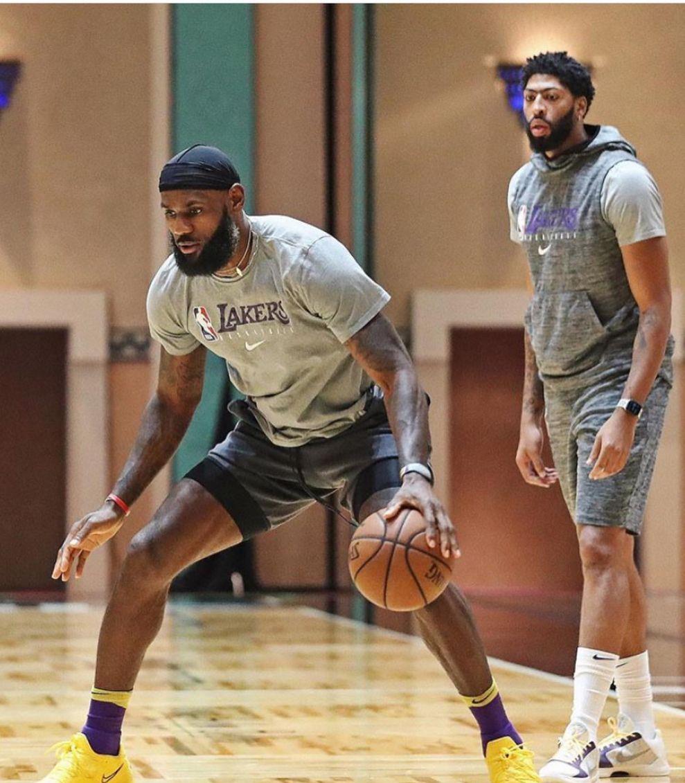 勒布朗·詹姆斯|36岁的詹姆斯最新照片曝光：胡子花白，人显老！球迷：青春结束了