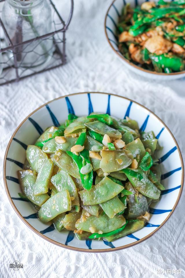 「扁豆」?天气潮湿闷热，吃它正合适，简单易做还祛湿，大人小孩都爱吃