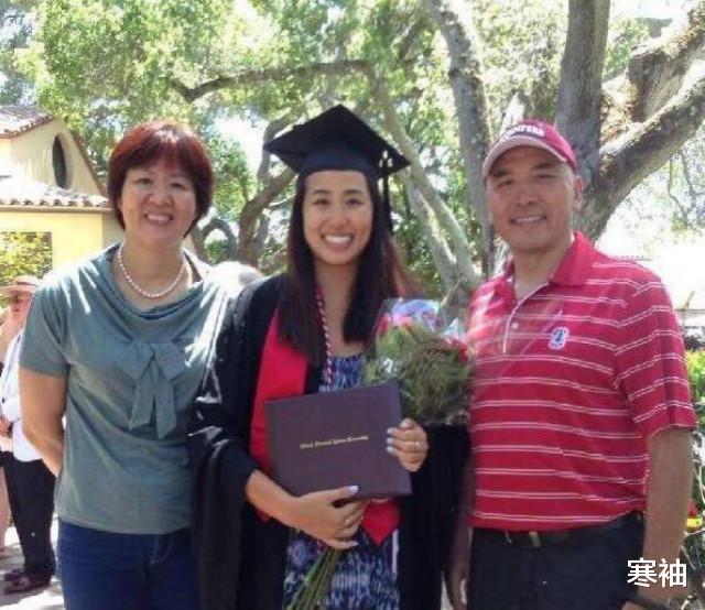 郎平@郎平女儿与异母弟弟聚餐!父亲为她15年未娶,60岁再婚生子8岁