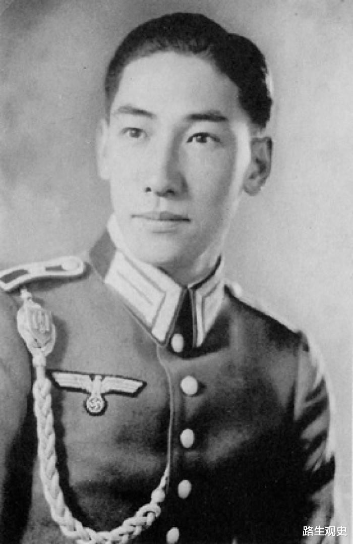 【蒋纬国】蒋纬国:晚年晋升上将,却与女演员陈某丽颇有交往,以此消磨时光