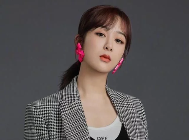 杨紫|杨紫合约将到期，为留住当家花旦欢瑞亮大手笔，却坑了成毅袁冰妍