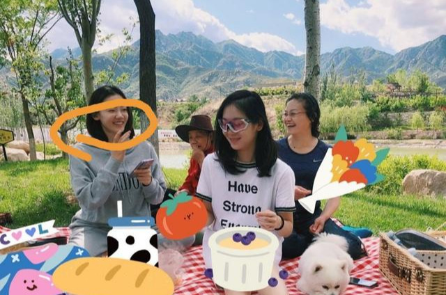 「苗苗」苗苗携娘家女眷野炊,郑凯无露脸资格,网友:看鼻子就知已怀孕!