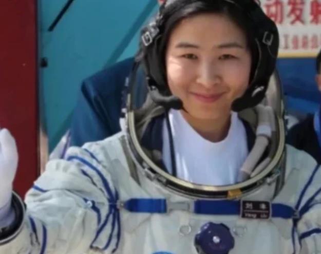 宇航员▲我国首位女宇航员刘洋，落地后为何不愿露面？说完你也许不信