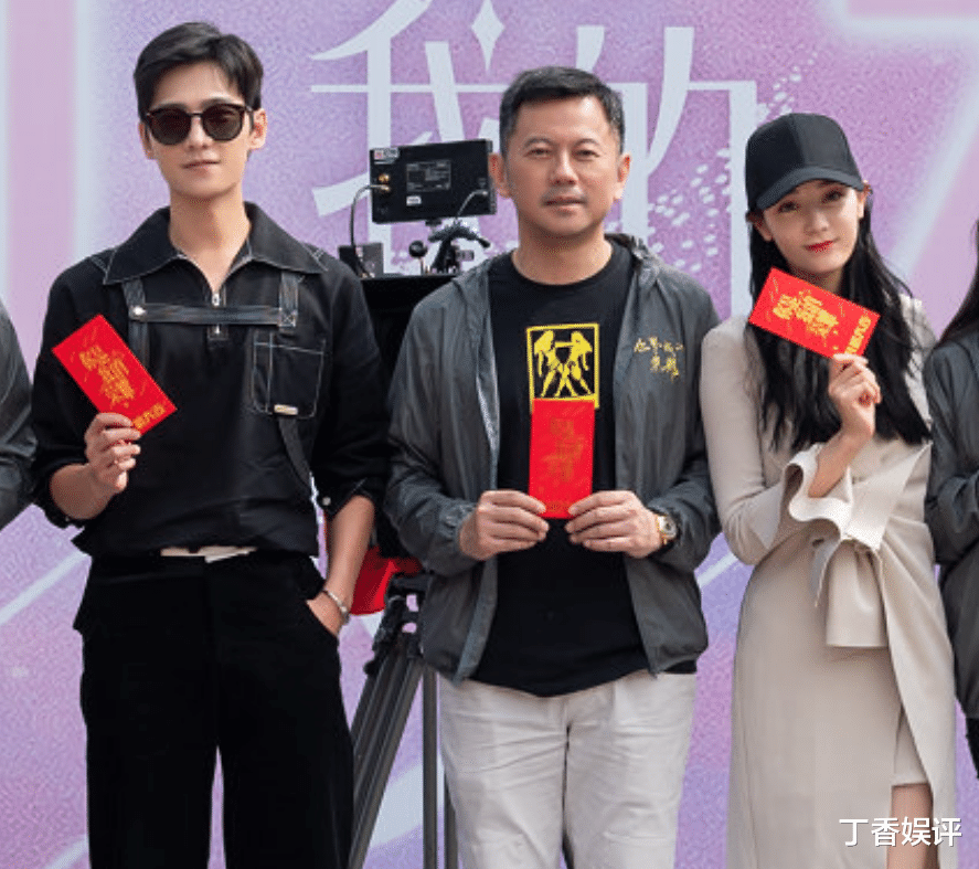 杨洋|《你是我的荣耀》校服路透，杨洋帅气梦回“肖奈”，热巴却很违和