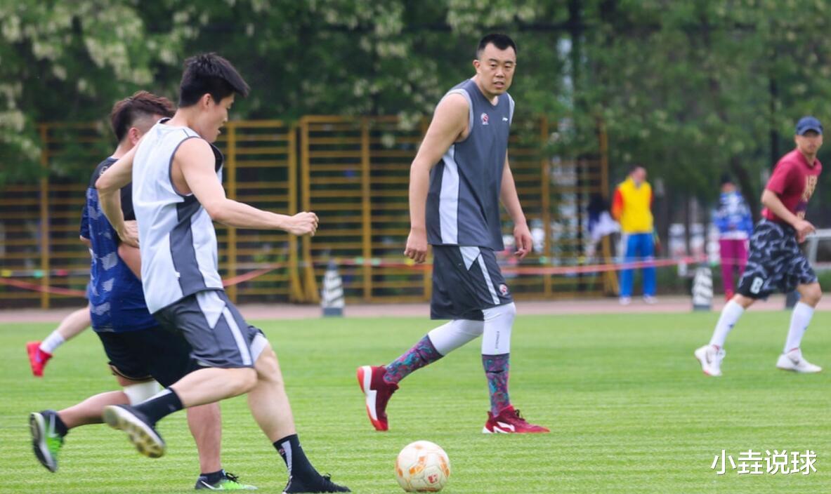 「辽宁男篮」辽宁队组织娱乐足球赛，郭艾伦、韩德君实力抢眼！