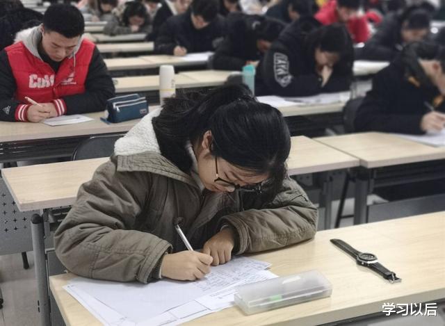 考研|“复读”VS“先上二本再考研”,哪个更划算?听听过来人怎么说!