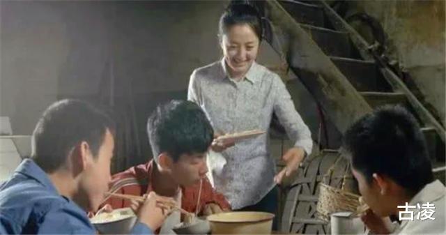 古凌|1993年，浙江女子收留3个乞丐借宿，现乞丐亿万身家，赠百万报恩