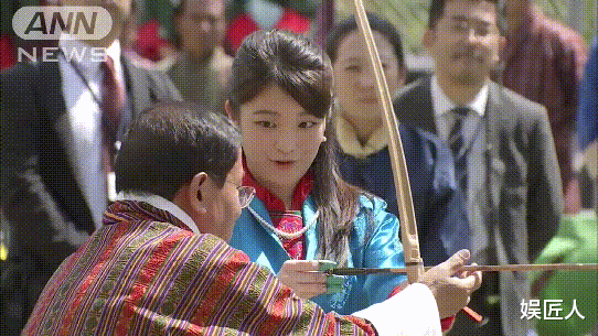 25歲日本公主拿捏架子，公務參加射箭敷衍瞭事，凱特王妃卻玩瘋瞭-圖3