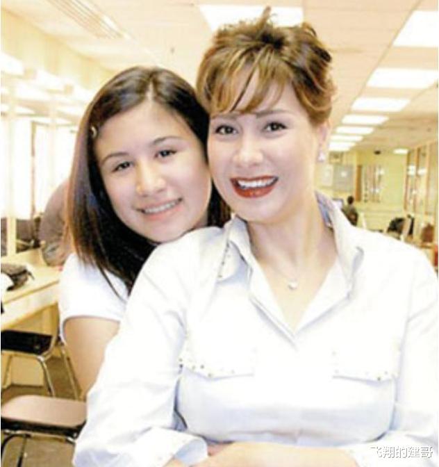 『甄妮』87年, 守寡4年的甄妮生下一女, 对生父闭口不提, 女儿长大后藏不住了