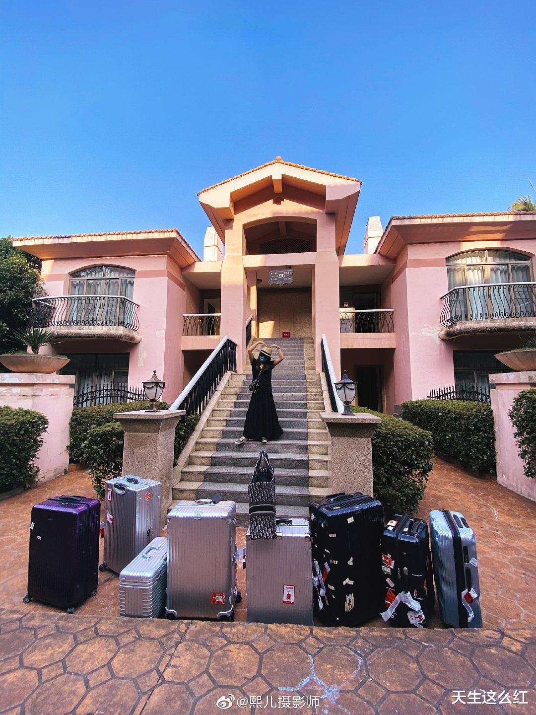 黄圣依@在家被伺候惯了?把好心帮自己的姐姐都当空气,黄圣依咋回事?