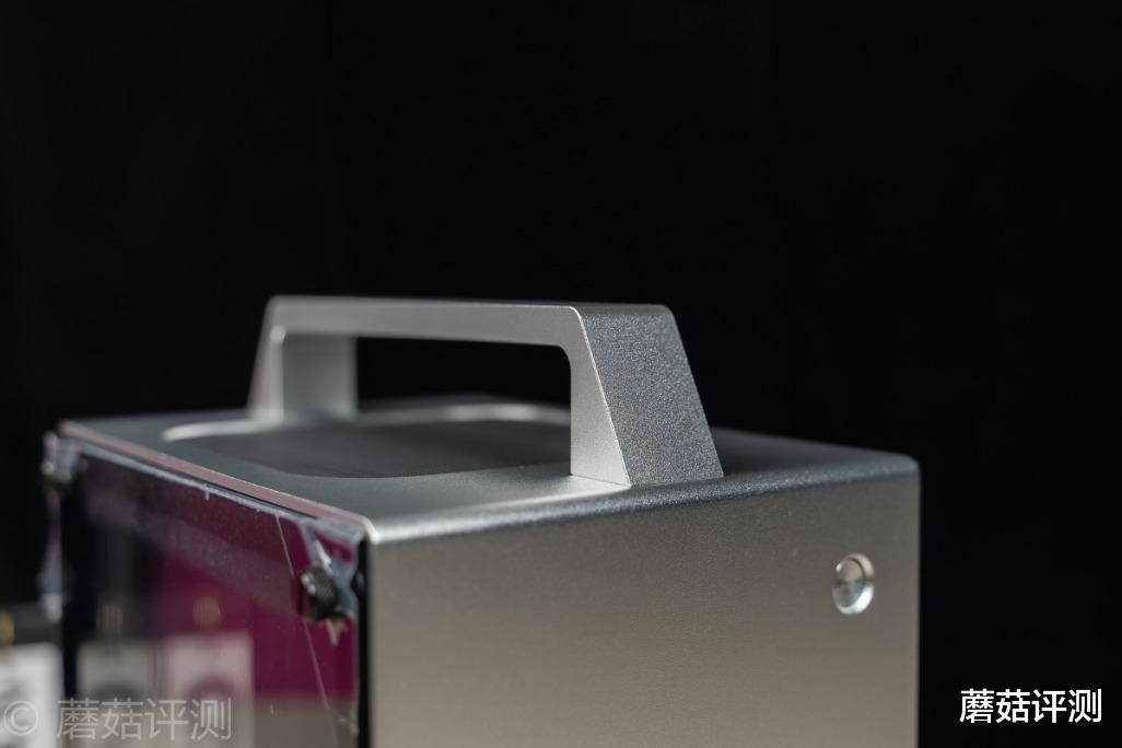 |没有人比蘑菇更懂如何上班摸鱼！打造一款可以上下班提着走的主机。