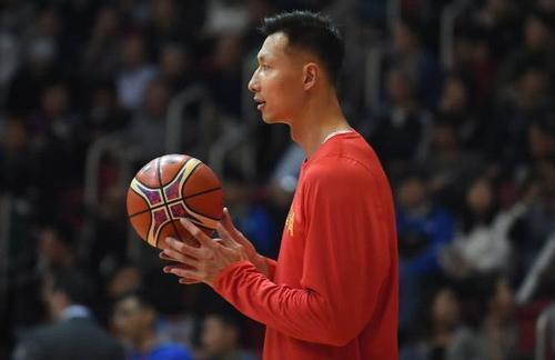 易建联|阿联：续约成疑，身价4亿，两个儿子不同国籍，与名模恩爱10余年