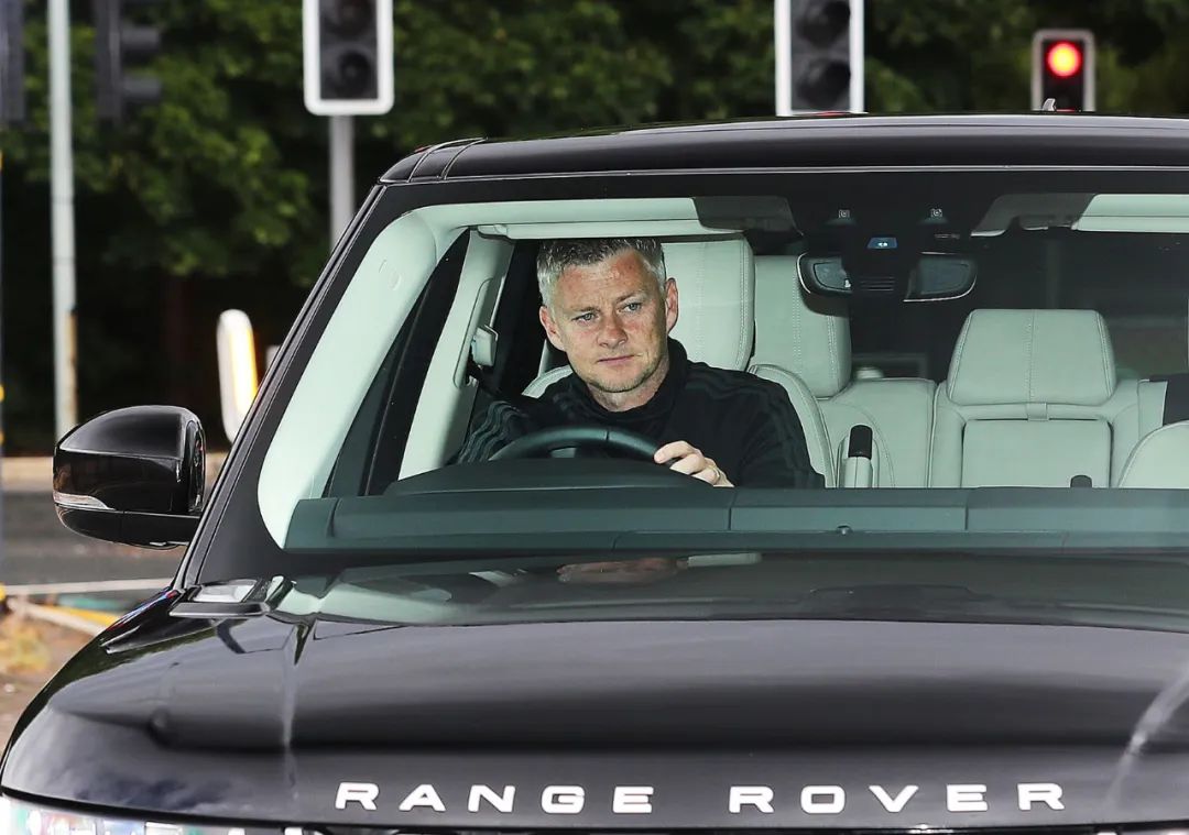 「曼联」曼联重返梦剧场踢队内训练赛！小王身披7号战袍，博格巴B费成对手