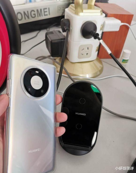 |为了逼你买新的无线充电器，华为Mate40 Pro充电被限速