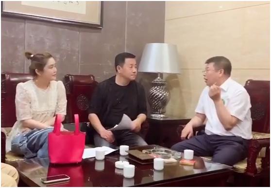 王小宝|赵本山徒弟王长贵晒近况，小19岁娇妻太迷人，豪宅曝光满墙奢侈品
