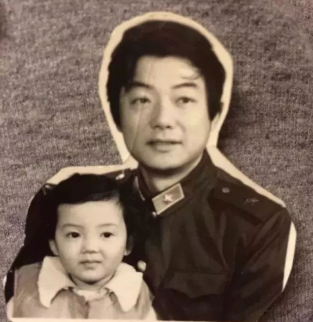 车晓|他是《西游记》里的金角大王，也是车晓的爸爸，看合影真的太像了