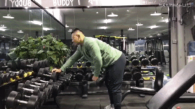 鹿晨辉:鹿晨辉哑铃划船80公斤做组,什么水平?