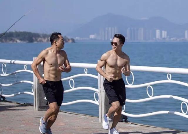 |一张一家人的减肥对比图，刷爆了朋友圈！太励志…