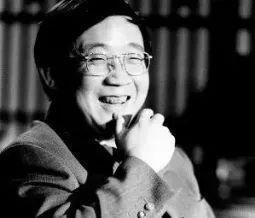 英达■44岁梁左英年早逝，疑被高利贷压垮，妹夫英达现出原形