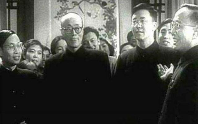 春晚|真正第一届春晚：侯宝林新凤霞、梅兰芳出镜，嘉宾卧虎藏龙