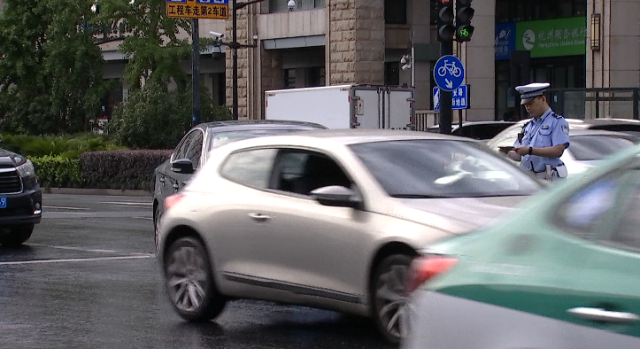 杭州|杭州司机注意！这种行为一个月不到，在杭州已查处7300余起！