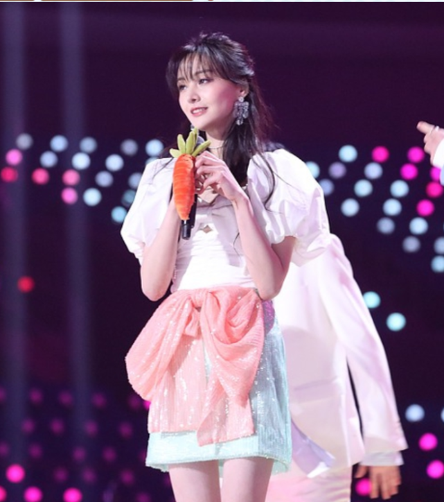 郑爽|传说中的郑爽初恋男友也发声了，短短14个字感叹“人心易变”