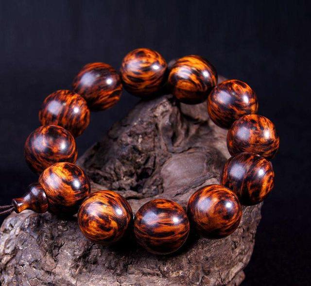 「沉香」盘点常见的三种木质手串和他们的替身演员