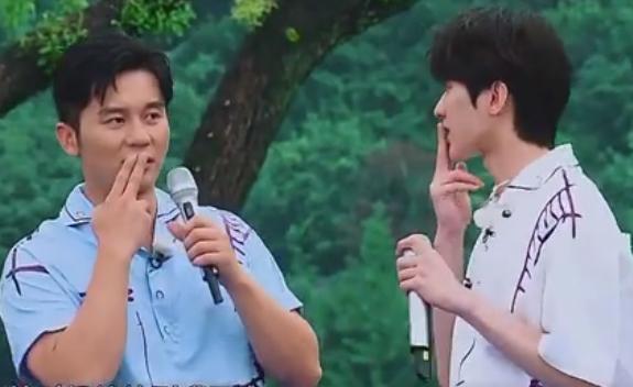 奔跑吧兄弟|《跑男》里他很克制！烟瘾犯了猛喝牛奶被大家看穿？最后无奈尬演