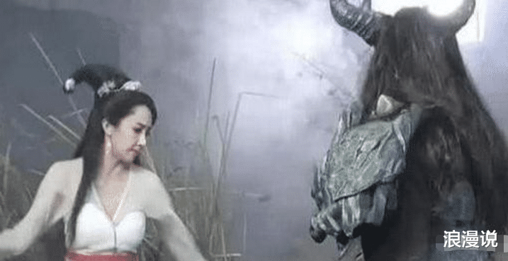 「娱乐圈」她被称为“烂片女王”，娱乐圈摸爬滚打十几年却不火，改走网红路线