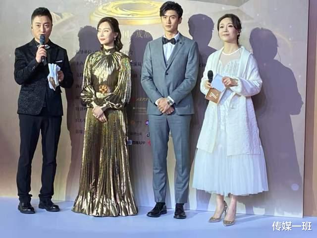 李易峰|电视好演员红毯明星表情大赏：李易峰对粉丝放电，江疏影抹胸抢镜