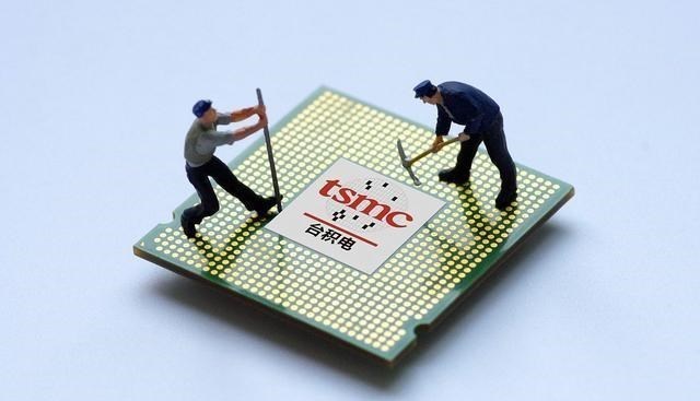 台积电|超25台光刻机，台积电突然宣布，苹果、高通这次绝望了！