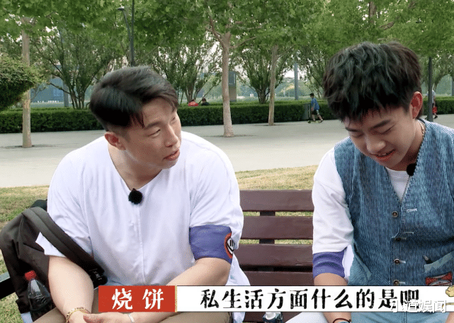 郭德纲|?郭德纲力捧的弟子，因私生活高开低走，如今眼神颓废朝气不在！