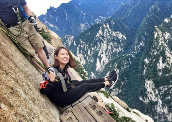 自古华山一条道，华山栈道到底是何人所修，如何修的？