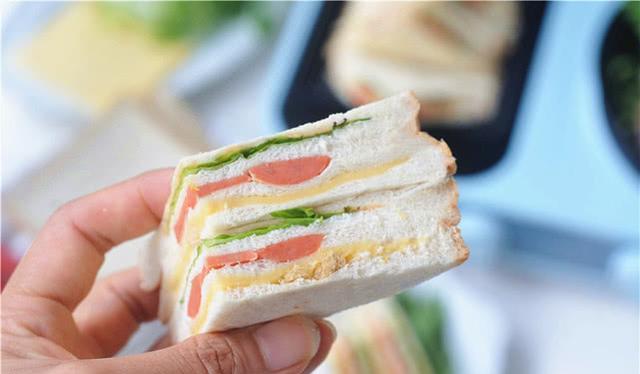 『吐司』3分钟搞定，这儿子的最爱！煎一下，切2刀，简单省事，太香了！