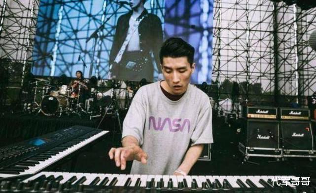 人物设定|又一位艺人被曝吸毒？遭前女友发文内涵，还被参与的综艺节目封杀