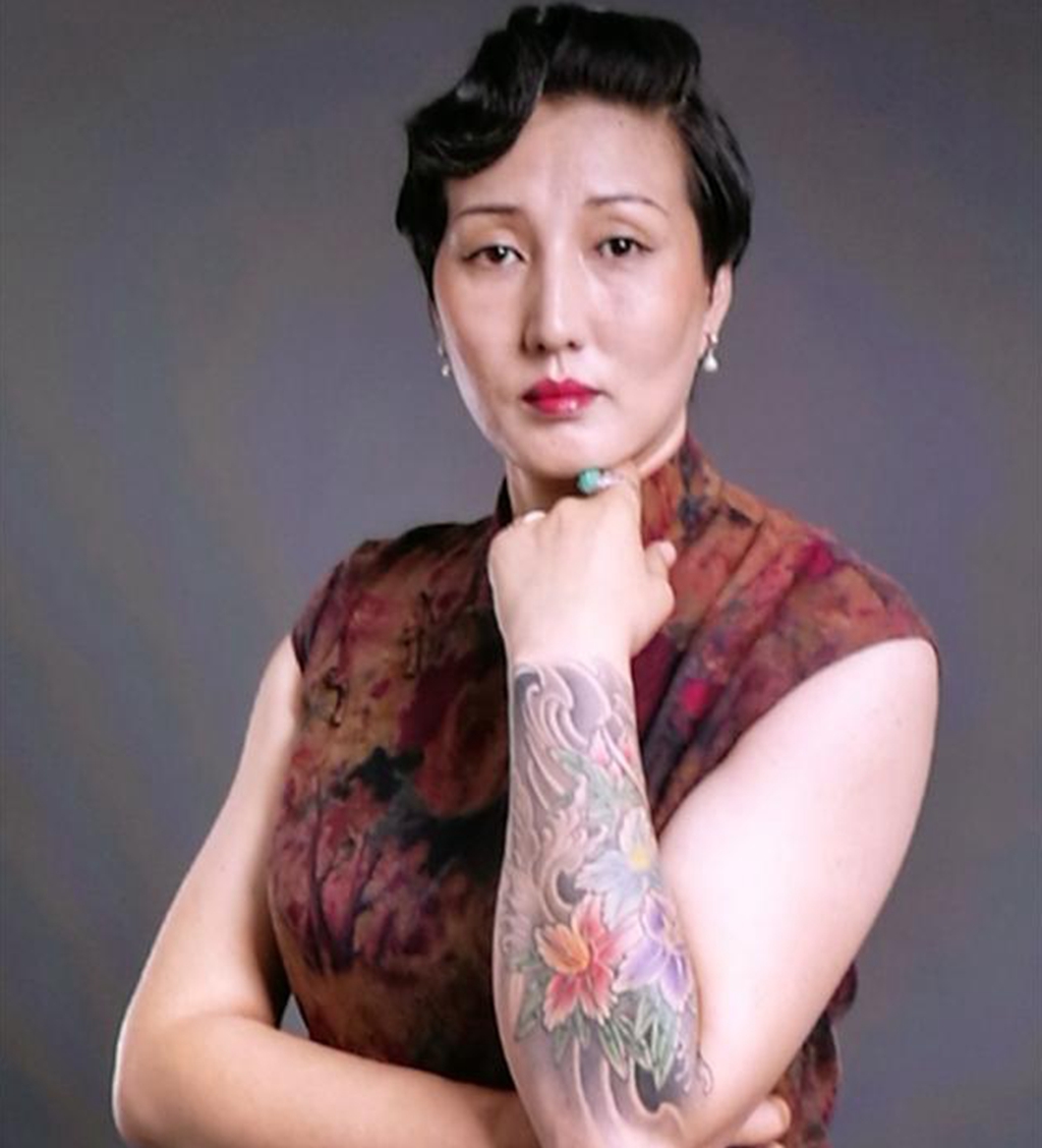 「女排」辅佐三任主帅的奥运冠军！18岁成女排主力，退役后开饭店纹花臂