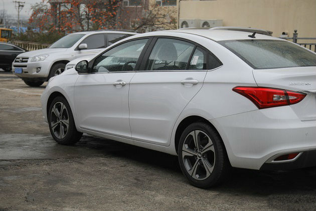 【奥迪RS 5】4万多的家用轿车，入门116马力+两气囊，轴距近2.7米，抛开面子就选它