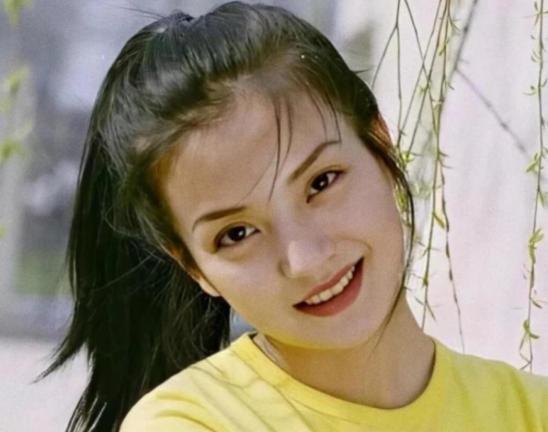 赵薇|11年前赵薇拍广告，有谁注意到旁边的女配角，如今已成电视剧女王