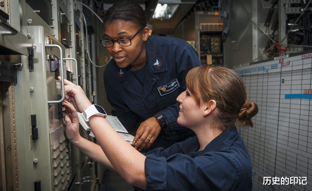 海军|美海军中，规定每艘航母都要配有600名女兵，到底有什么作用？