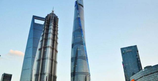 lovemyfenhuang 我国第一高楼:高达632米耗时8年才建成,日参观游客量达到3万!