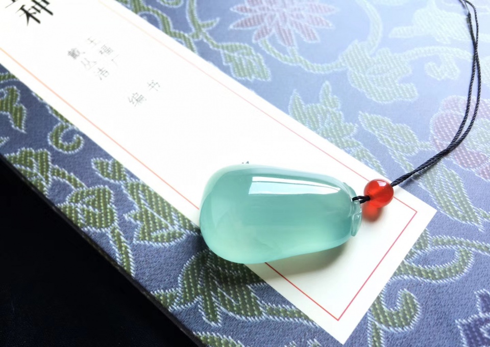 「翡翠」小骆翡翠科普：翡翠不会买？五个字，教你挑到好翡翠！