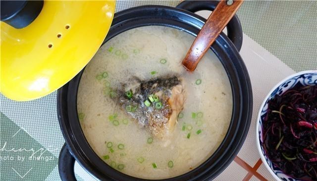 #鱼汤#夏天,这道“高钙汤”要常给家人喝,10元就能煮一锅,味道特别鲜
