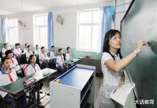 『医学生』高考少有的3类毕业包分配大学,500多分就能考上,货真价实铁饭碗